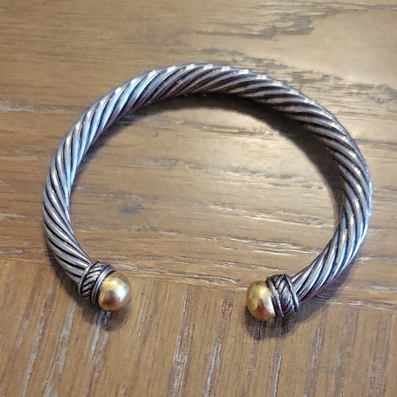 Twisted Silver and Gold tone Bangle bracelet - Picture 2 of 3